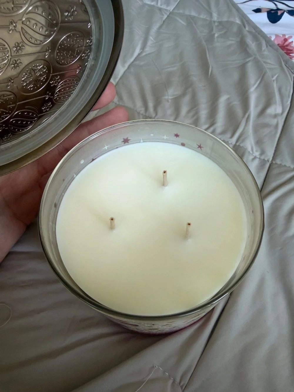 Bath and Body Works “land of sweets” 3 wick candle - Picture 4 of 4